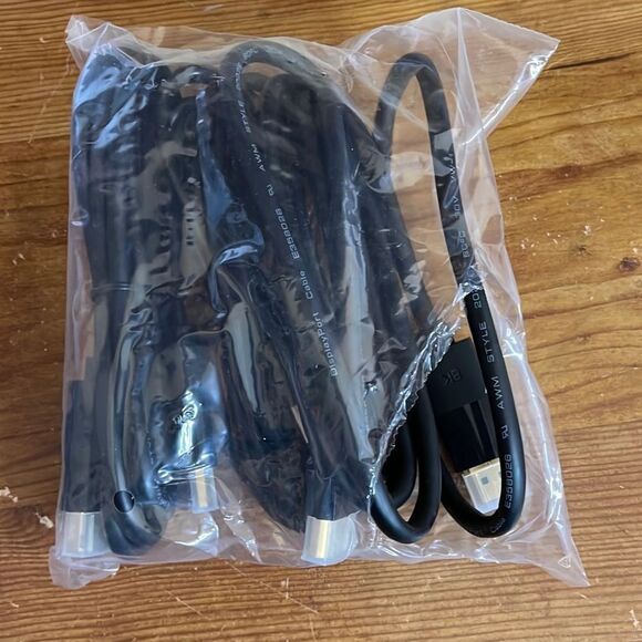 2 Port DisplayPort KVM Switch DP 2.0 USB 3.0 for 2 Computers Share Keyboard - Picture 8 of 11